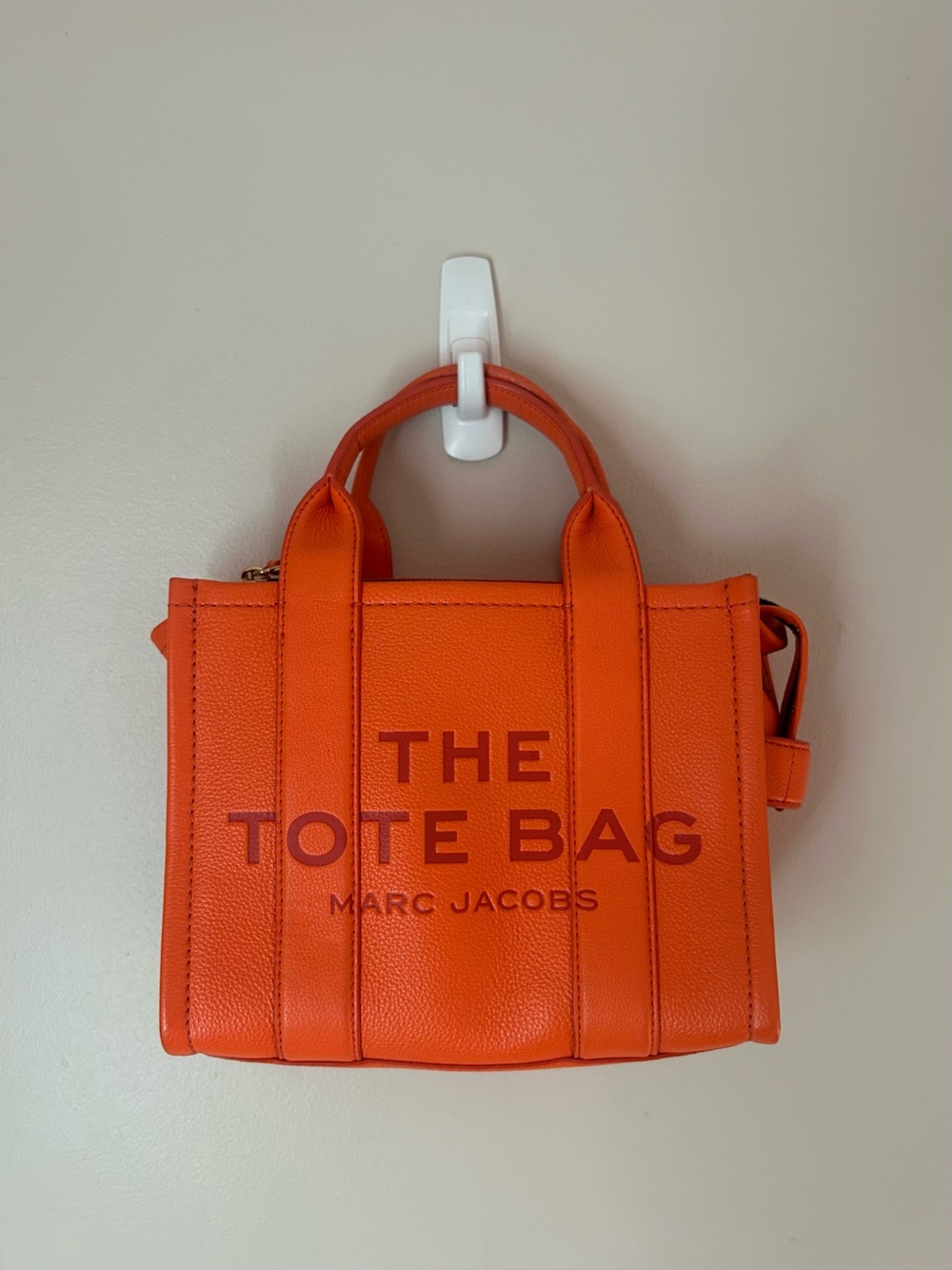 Authentic Marc Jacobs The Small Tote Leather In Dragon Fire Orange EUC - Picture 2 of 9